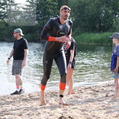 15.06.2025 - 27. Vierlanden-Triathlon Lena Gebhardt http://msf.ph/oto/8045839 15.06.2025 08:40:58 Schwimmen 99, 114, 129, 147 meine-sportfotos.de