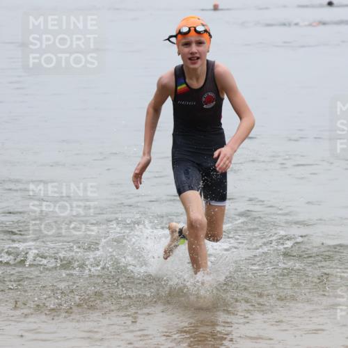 21.06.2025 - 27. Vierlanden-Triathlon Lena Gebhardt http://msf.ph/oto/8045841 15.06.2025 14:51:24 Schwimmen  meine-sportfotos.de