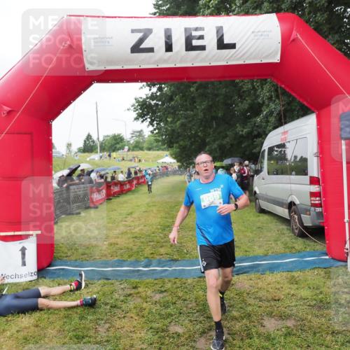21.06.2025 - 27. Vierlanden-Triathlon MichiJ http://msf.ph/oto/8045842 15.06.2026 13:55:54 Ziel 784, 969 meine-sportfotos.de