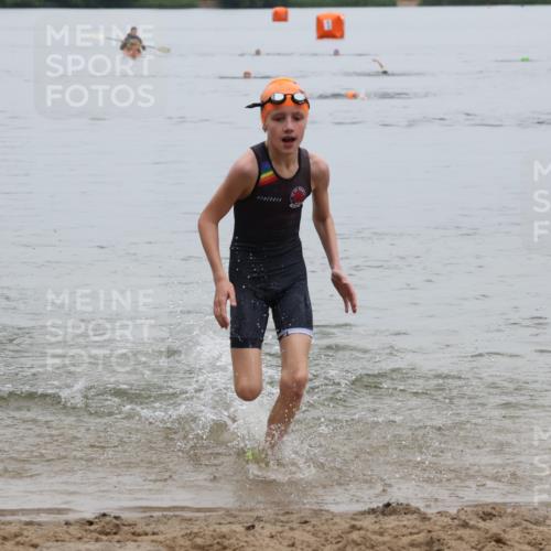 21.06.2025 - 27. Vierlanden-Triathlon Lena Gebhardt http://msf.ph/oto/8045849 15.06.2025 14:51:24 Schwimmen  meine-sportfotos.de