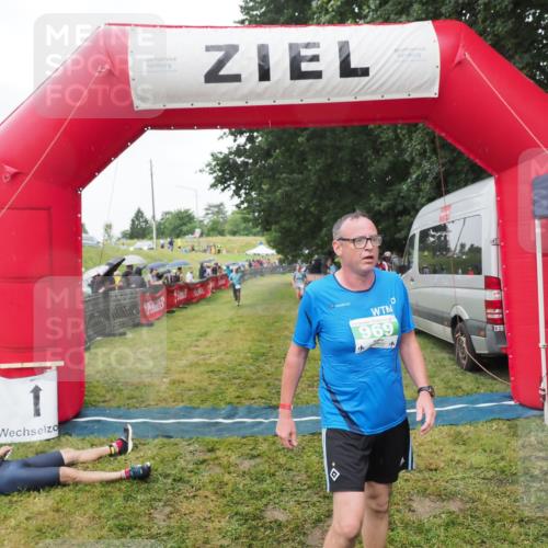 21.06.2025 - 27. Vierlanden-Triathlon MichiJ http://msf.ph/oto/8045850 15.06.2026 13:55:55 Ziel 699, 784, 969 meine-sportfotos.de