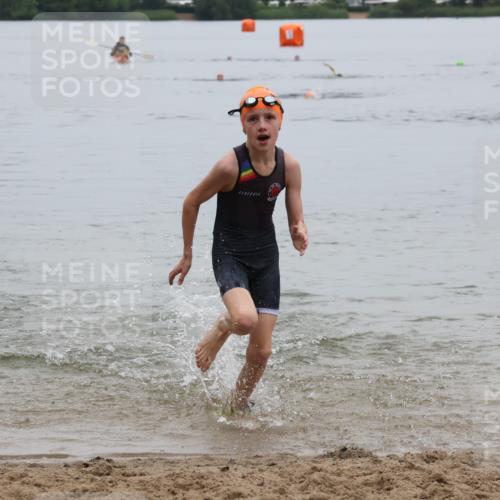 21.06.2025 - 27. Vierlanden-Triathlon Lena Gebhardt http://msf.ph/oto/8045853 15.06.2025 14:51:24 Schwimmen  meine-sportfotos.de