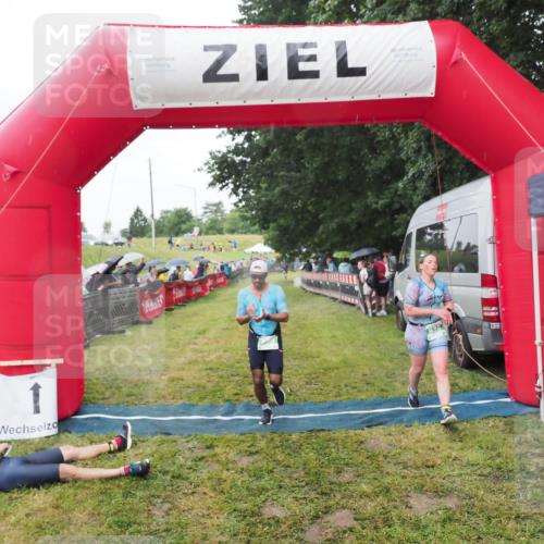 21.06.2025 - 27. Vierlanden-Triathlon MichiJ http://msf.ph/oto/8045861 15.06.2026 13:56:00 Ziel 699, 939, 969 meine-sportfotos.de