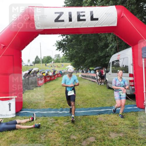 21.06.2025 - 27. Vierlanden-Triathlon MichiJ http://msf.ph/oto/8045865 15.06.2026 13:56:00 Ziel 699, 939, 969 meine-sportfotos.de