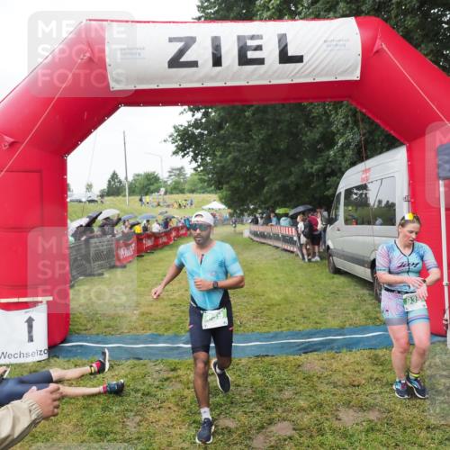 21.06.2025 - 27. Vierlanden-Triathlon MichiJ http://msf.ph/oto/8045870 15.06.2026 13:56:00 Ziel 699, 939, 969 meine-sportfotos.de