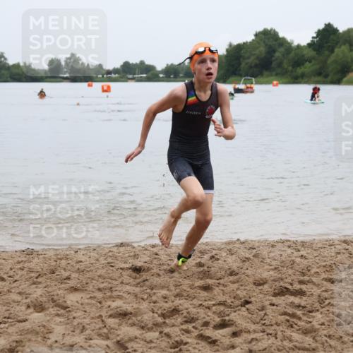 21.06.2025 - 27. Vierlanden-Triathlon Lena Gebhardt http://msf.ph/oto/8045873 15.06.2025 14:51:26 Schwimmen  meine-sportfotos.de