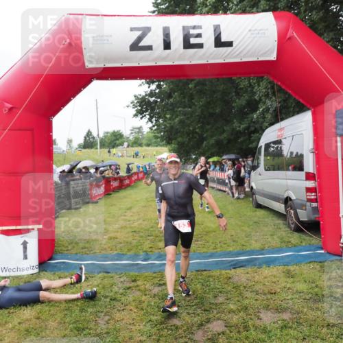 21.06.2025 - 27. Vierlanden-Triathlon MichiJ http://msf.ph/oto/8045945 15.06.2026 13:56:41 Ziel 153, 935, 1104 meine-sportfotos.de