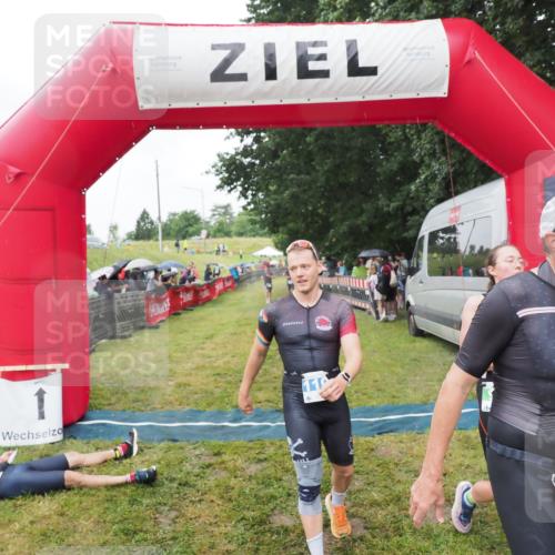 21.06.2025 - 27. Vierlanden-Triathlon MichiJ http://msf.ph/oto/8045954 15.06.2026 13:56:44 Ziel 153, 935, 1104, 1105, 1110 meine-sportfotos.de