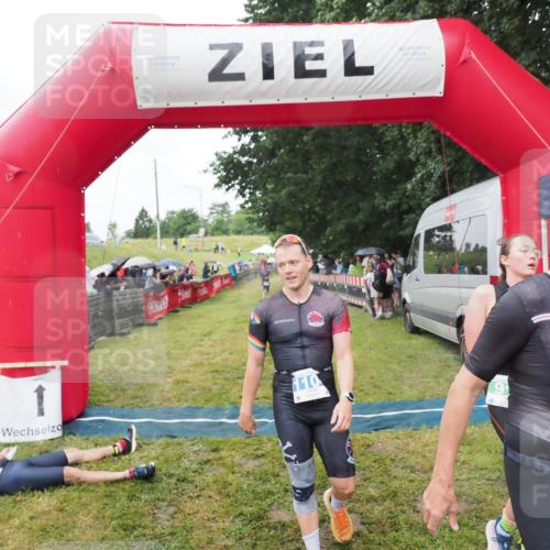 21.06.2025 - 27. Vierlanden-Triathlon MichiJ http://msf.ph/oto/8045956 15.06.2026 13:56:44 Ziel 153, 935, 1104, 1105, 1110 meine-sportfotos.de