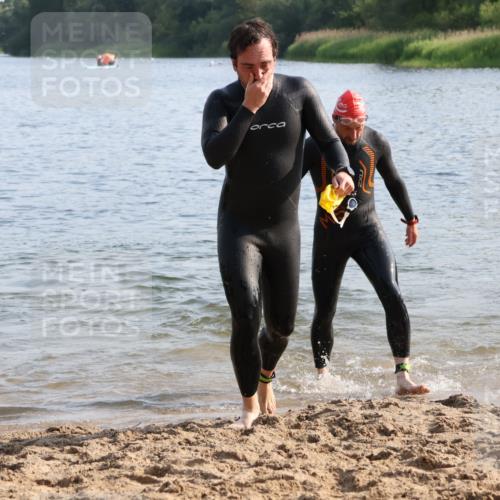 15.06.2025 - 27. Vierlanden-Triathlon Lena Gebhardt http://msf.ph/oto/8045961 15.06.2025 08:41:13 Schwimmen 22, 99, 109, 111, 129, 138, 147, 176 meine-sportfotos.de