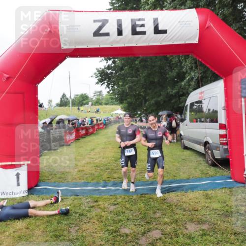 21.06.2025 - 27. Vierlanden-Triathlon MichiJ http://msf.ph/oto/8045972 15.06.2026 13:56:49 Ziel 1104, 1105, 1110 meine-sportfotos.de
