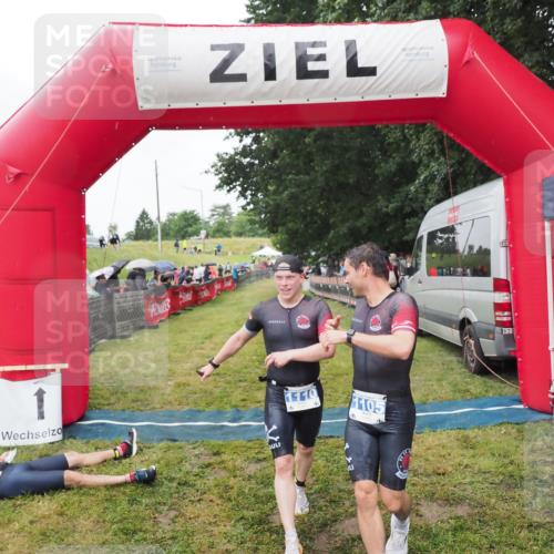 21.06.2025 - 27. Vierlanden-Triathlon MichiJ http://msf.ph/oto/8045985 15.06.2026 13:56:50 Ziel 1105, 1110 meine-sportfotos.de