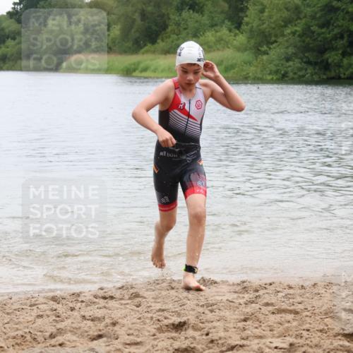 21.06.2025 - 27. Vierlanden-Triathlon Lena Gebhardt http://msf.ph/oto/8046008 15.06.2025 14:52:03 Schwimmen 1352, 1364 meine-sportfotos.de