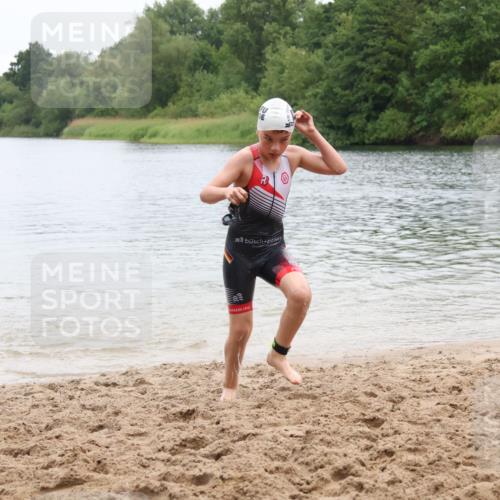 21.06.2025 - 27. Vierlanden-Triathlon Lena Gebhardt http://msf.ph/oto/8046020 15.06.2025 14:52:04 Schwimmen 1352, 1364 meine-sportfotos.de
