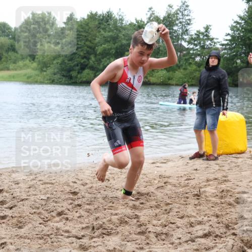21.06.2025 - 27. Vierlanden-Triathlon Lena Gebhardt http://msf.ph/oto/8046031 15.06.2025 14:52:05 Schwimmen 1352, 1364 meine-sportfotos.de