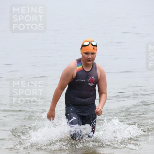 21.06.2025 - 27. Vierlanden-Triathlon Lena Gebhardt http://msf.ph/oto/8046075 15.06.2025 14:52:19 Schwimmen 1361 meine-sportfotos.de