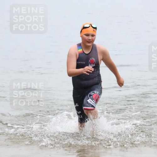 21.06.2025 - 27. Vierlanden-Triathlon Lena Gebhardt http://msf.ph/oto/8046078 15.06.2025 14:52:20 Schwimmen 1361 meine-sportfotos.de