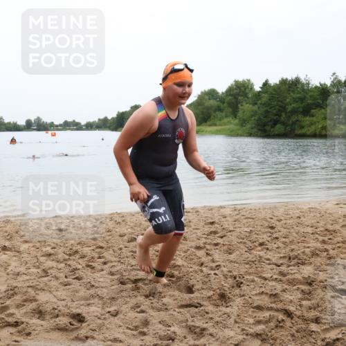 21.06.2025 - 27. Vierlanden-Triathlon Lena Gebhardt http://msf.ph/oto/8046132 15.06.2025 14:52:24 Schwimmen 1361 meine-sportfotos.de