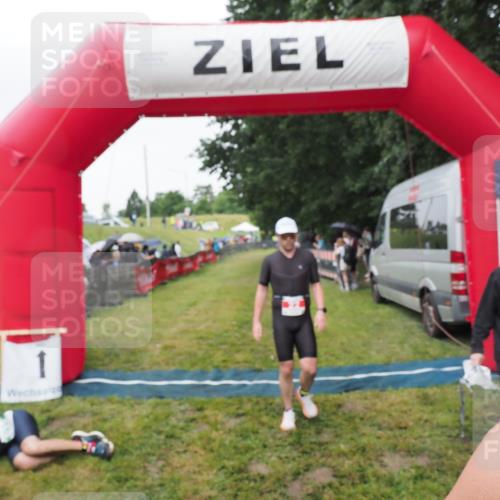 21.06.2025 - 27. Vierlanden-Triathlon MichiJ http://msf.ph/oto/8046135 15.06.2026 13:58:16 Ziel 22, 1116 meine-sportfotos.de
