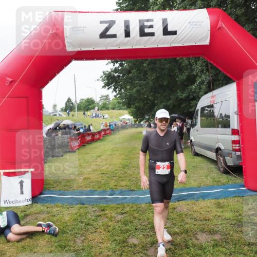 21.06.2025 - 27. Vierlanden-Triathlon MichiJ http://msf.ph/oto/8046142 15.06.2026 13:58:17 Ziel 22 meine-sportfotos.de