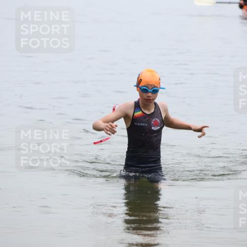 21.06.2025 - 27. Vierlanden-Triathlon Lena Gebhardt http://msf.ph/oto/8046151 15.06.2025 14:52:46 Schwimmen 1358, 1370 meine-sportfotos.de