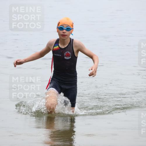 21.06.2025 - 27. Vierlanden-Triathlon Lena Gebhardt http://msf.ph/oto/8046165 15.06.2025 14:52:49 Schwimmen 1358, 1370 meine-sportfotos.de