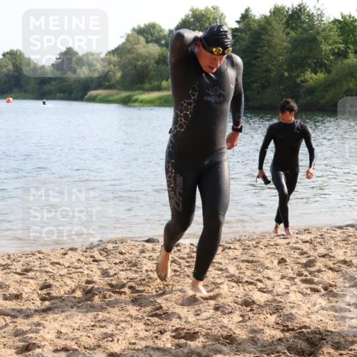 15.06.2025 - 27. Vierlanden-Triathlon Lena Gebhardt http://msf.ph/oto/8046205 15.06.2025 08:42:10 Schwimmen 71, 121, 128, 135, 191 meine-sportfotos.de