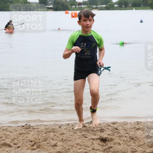 21.06.2025 - 27. Vierlanden-Triathlon Lena Gebhardt http://msf.ph/oto/8046224 15.06.2025 14:52:55 Schwimmen 1358, 1370 meine-sportfotos.de