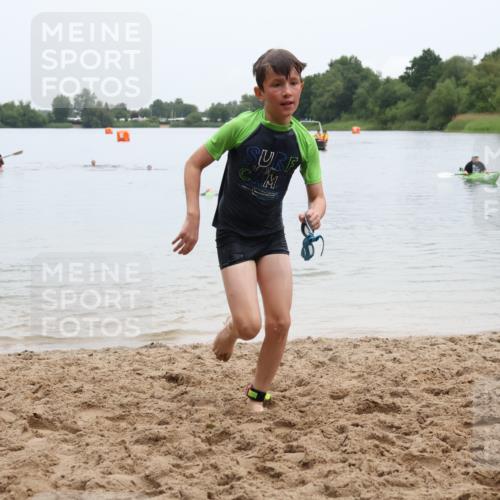 21.06.2025 - 27. Vierlanden-Triathlon Lena Gebhardt http://msf.ph/oto/8046239 15.06.2025 14:52:55 Schwimmen 1358, 1370 meine-sportfotos.de