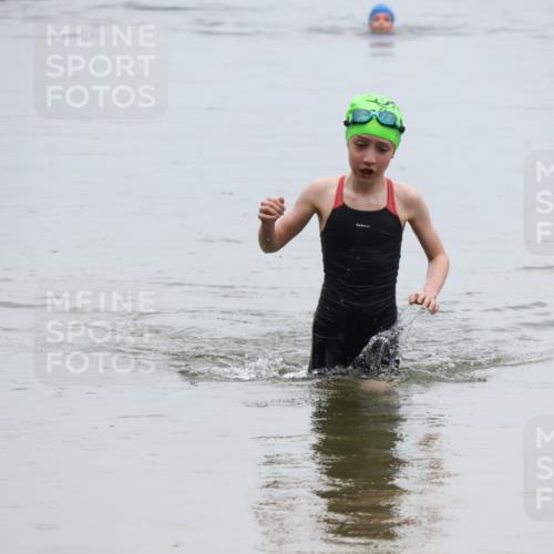 21.06.2025 - 27. Vierlanden-Triathlon Lena Gebhardt http://msf.ph/oto/8046259 15.06.2025 14:53:20 Schwimmen 1368 meine-sportfotos.de