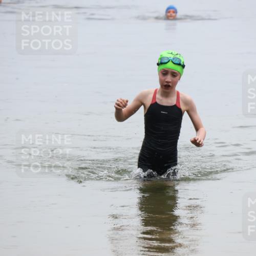 21.06.2025 - 27. Vierlanden-Triathlon Lena Gebhardt http://msf.ph/oto/8046262 15.06.2025 14:53:20 Schwimmen 1368 meine-sportfotos.de