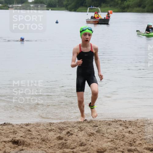 21.06.2025 - 27. Vierlanden-Triathlon Lena Gebhardt http://msf.ph/oto/8046292 15.06.2025 14:53:24 Schwimmen 1368 meine-sportfotos.de