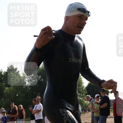 15.06.2025 - 27. Vierlanden-Triathlon Lena Gebhardt http://msf.ph/oto/8046298 15.06.2025 08:42:19 Schwimmen 71, 121, 135, 191 meine-sportfotos.de