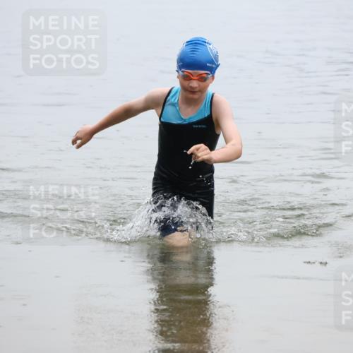 21.06.2025 - 27. Vierlanden-Triathlon Lena Gebhardt http://msf.ph/oto/8046340 15.06.2025 14:53:58 Schwimmen 1356 meine-sportfotos.de