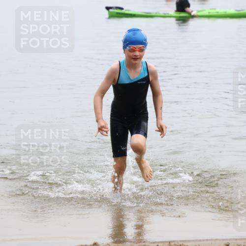 21.06.2025 - 27. Vierlanden-Triathlon Lena Gebhardt http://msf.ph/oto/8046362 15.06.2025 14:54:00 Schwimmen 1356 meine-sportfotos.de