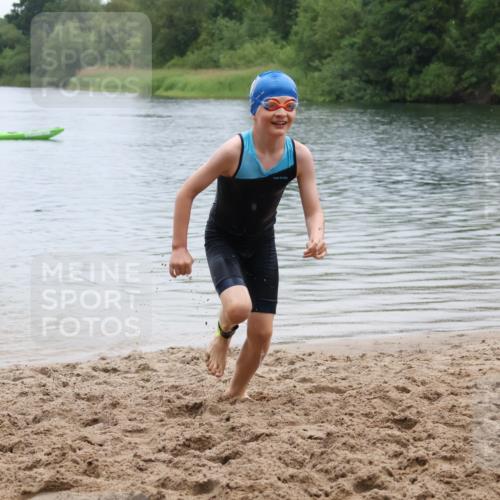21.06.2025 - 27. Vierlanden-Triathlon Lena Gebhardt http://msf.ph/oto/8046386 15.06.2025 14:54:03 Schwimmen 1356 meine-sportfotos.de