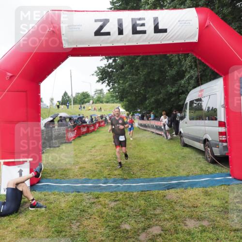 21.06.2025 - 27. Vierlanden-Triathlon MichiJ http://msf.ph/oto/8046391 15.06.2026 14:00:09 Ziel 226, 770, 1106, 1107 meine-sportfotos.de