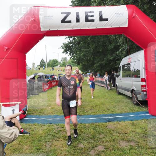 21.06.2025 - 27. Vierlanden-Triathlon MichiJ http://msf.ph/oto/8046404 15.06.2026 14:00:11 Ziel 226, 770, 1106, 1107 meine-sportfotos.de