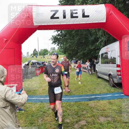 21.06.2025 - 27. Vierlanden-Triathlon MichiJ http://msf.ph/oto/8046406 15.06.2026 14:00:11 Ziel 226, 770, 1106, 1107 meine-sportfotos.de