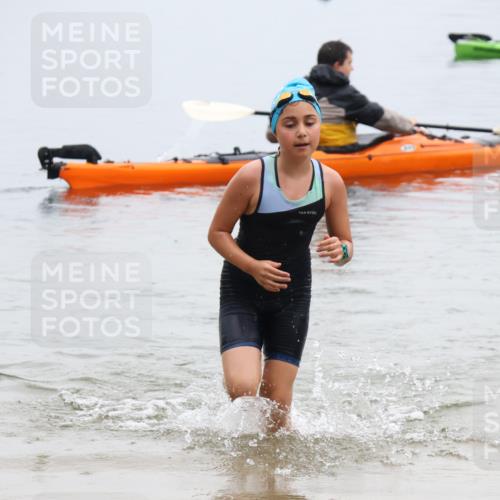 21.06.2025 - 27. Vierlanden-Triathlon Lena Gebhardt http://msf.ph/oto/8046413 15.06.2025 14:54:15 Schwimmen 1369 meine-sportfotos.de