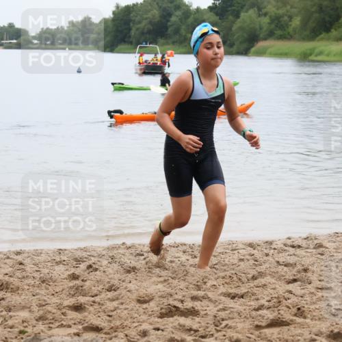 21.06.2025 - 27. Vierlanden-Triathlon Lena Gebhardt http://msf.ph/oto/8046432 15.06.2025 14:54:18 Schwimmen 1369 meine-sportfotos.de