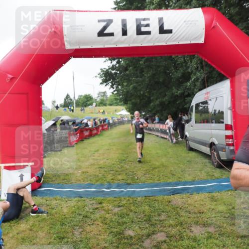 21.06.2025 - 27. Vierlanden-Triathlon MichiJ http://msf.ph/oto/8046433 15.06.2026 14:00:16 Ziel 226, 770, 800, 1106 meine-sportfotos.de