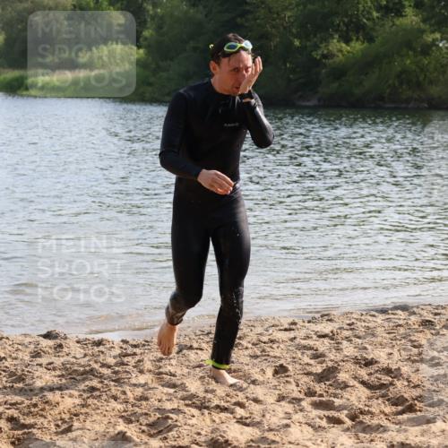 15.06.2025 - 27. Vierlanden-Triathlon Lena Gebhardt http://msf.ph/oto/8046434 15.06.2025 08:42:58 Schwimmen 18, 72, 100, 137, 154 meine-sportfotos.de