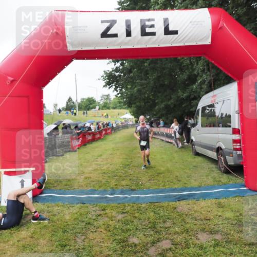 21.06.2025 - 27. Vierlanden-Triathlon MichiJ http://msf.ph/oto/8046435 15.06.2026 14:00:16 Ziel 226, 770, 800, 1106 meine-sportfotos.de