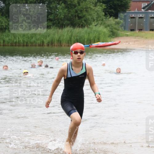 21.06.2025 - 27. Vierlanden-Triathlon Lena Gebhardt http://msf.ph/oto/8046488 15.06.2025 15:01:26 Schwimmen  meine-sportfotos.de