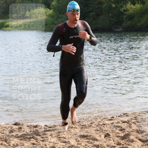 15.06.2025 - 27. Vierlanden-Triathlon Lena Gebhardt http://msf.ph/oto/8046513 15.06.2025 08:43:09 Schwimmen 11, 72, 100, 102, 139 meine-sportfotos.de