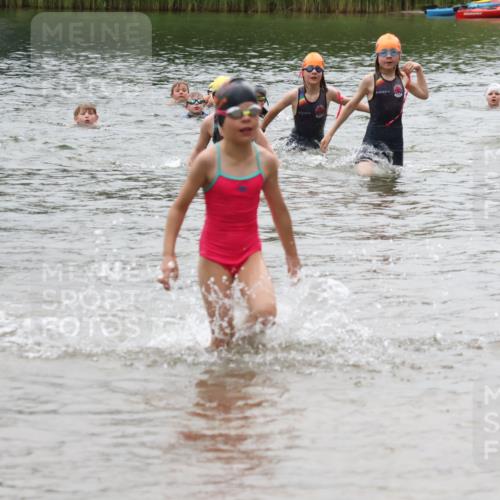 21.06.2025 - 27. Vierlanden-Triathlon Lena Gebhardt http://msf.ph/oto/8046519 15.06.2025 15:01:29 Schwimmen  meine-sportfotos.de