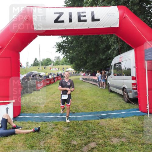 21.06.2025 - 27. Vierlanden-Triathlon MichiJ http://msf.ph/oto/8046520 15.06.2026 14:02:33 Ziel 1159 meine-sportfotos.de