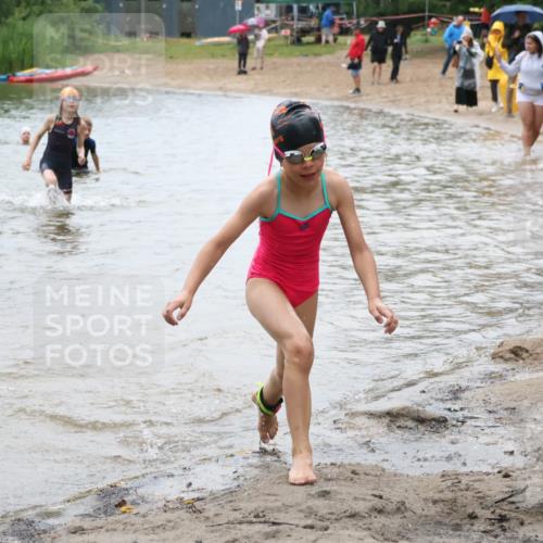 21.06.2025 - 27. Vierlanden-Triathlon Lena Gebhardt http://msf.ph/oto/8046538 15.06.2025 15:01:32 Schwimmen  meine-sportfotos.de
