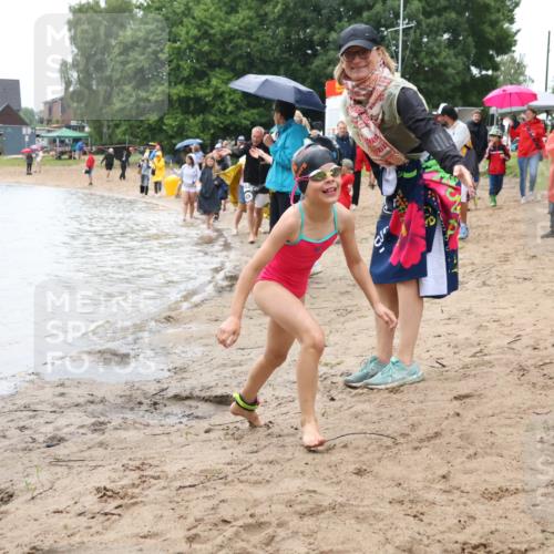 21.06.2025 - 27. Vierlanden-Triathlon Lena Gebhardt http://msf.ph/oto/8046554 15.06.2025 15:01:33 Schwimmen  meine-sportfotos.de